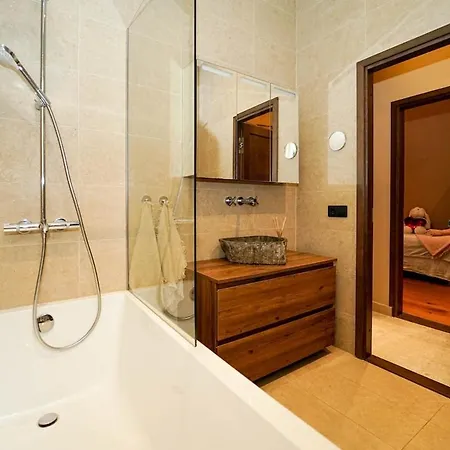 Luxury 4br With Pool, Bbq And Ac 度假居